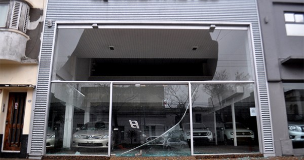 Vidrios y autos destrozados, más consecuencias del temporal