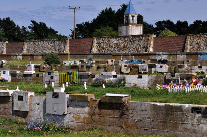 Piden informes por el cierre de cementerios los fines de semana
