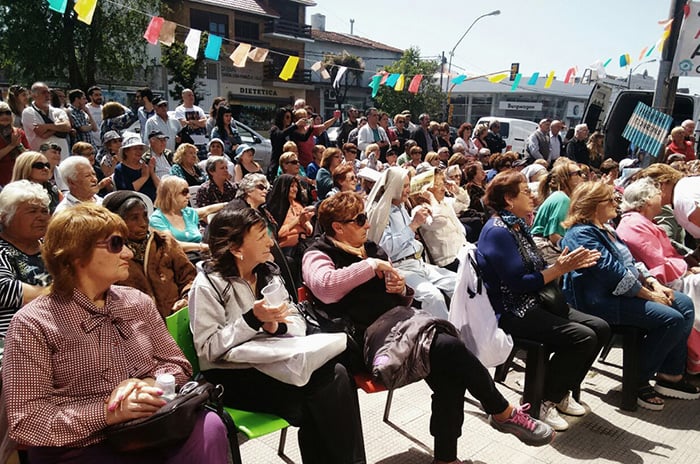 Un centenar de adultos mayores por la reapertura del “Eva Duarte”