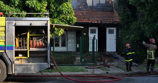 Se incendió una casa del barrio Los Troncos