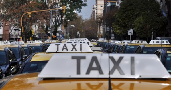 Buscan suspender ordenanza que cambió el diseño de los taxis