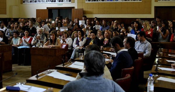 Duras críticas durante la sesión contra Ana María Crovetto