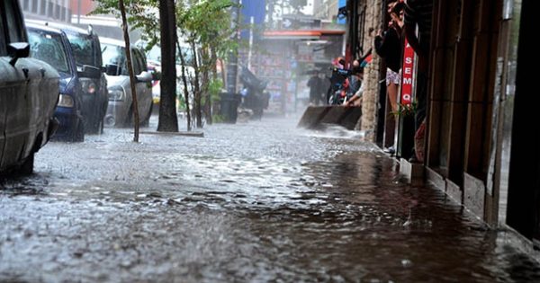 Por las fuertes lluvias, ya hay evacuados en la ciudad