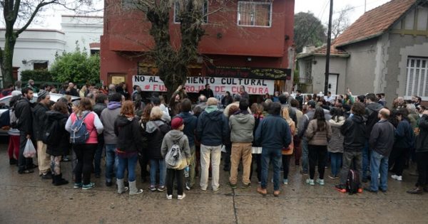 Séptimo Fuego: tras la amenaza y el ataque, protesta en el Municipio