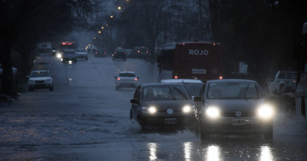 Intensa tormenta en Mar del Plata: varias calles anegadas por la lluvia