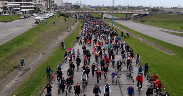 Caravana de la Primavera: una marea de gente en bicicleta