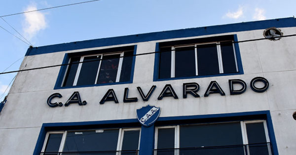 Viernes a puro boxeo en Alvarado