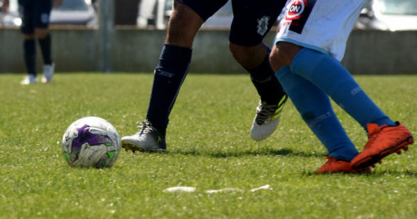 Fútbol local: Argentinos trepó a la punta con goleada