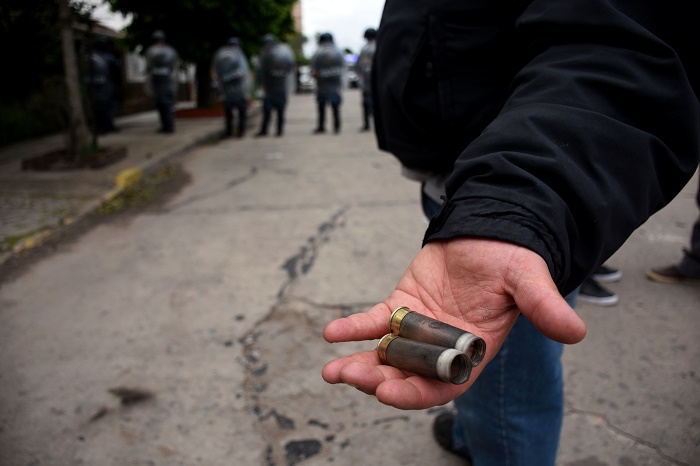Violento desalojo en Desarrollo Social: balas de goma y detenidos