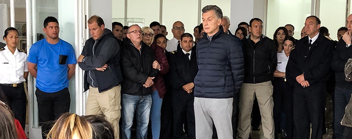 Macri estuvo en la Base Naval con los familiares de los tripulantes