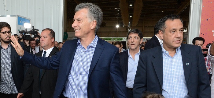 Macri tuvo que aterrizar de emergencia en un campo
