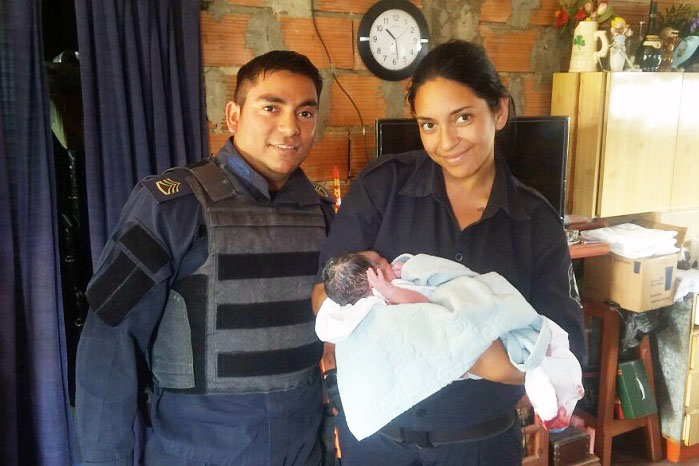 Fin de Año: policías ayudaron a una mujer a dar a luz