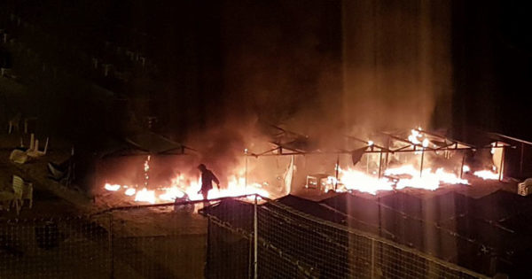 Incendio en 18 carpas del balneario Perla Norte