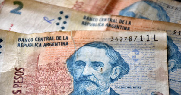 A partir de mayo perderán validez los billetes de 2 pesos