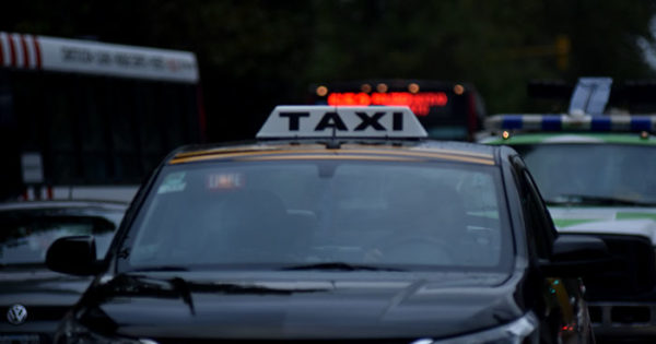 Taxis: entre el reconocimiento de un “mal servicio” y apoyo a las medidas oficiales
