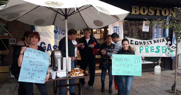 La Boston: a la espera de soluciones, medialunas y café