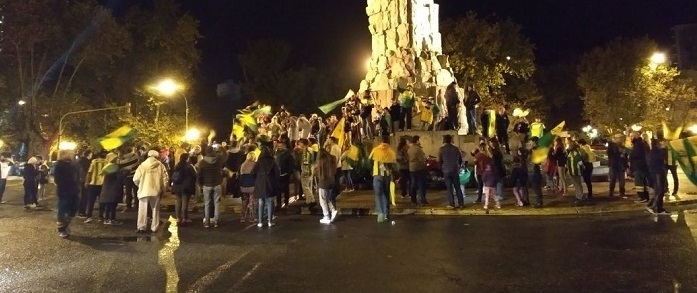 Aldosivi de primera: noche de festejos, del Puerto al monumento