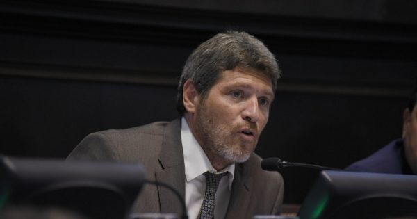 Tarifas: Castello cuestionó a la oposición por un “doble discurso”