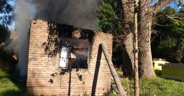 Se incendió una casa en Playa Serena: bombera resultó herida