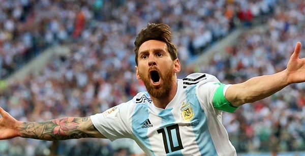 Argentina le ganó a Nigeria sobre el final y se metió en octavos