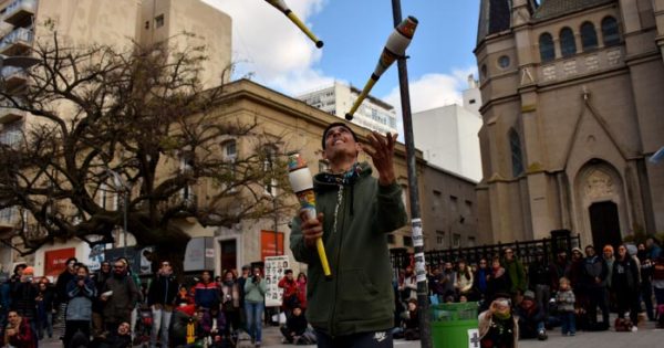 Impulsan una nueva ordenanza para artistas callejeros en Mar del Plata