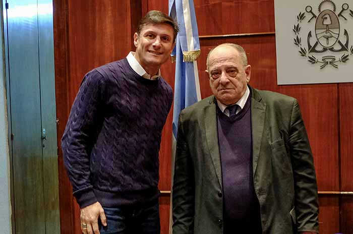 Javier Zanetti impulsará un centro deportivo y cultural junto al SOIP