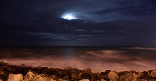 Las nubes taparon el eclipse lunar en Mar del Plata