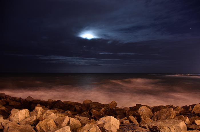 Las nubes taparon el eclipse lunar en Mar del Plata