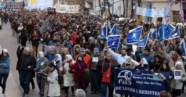 “No a los militares en la calle”, el grito contra las reformas de Macri