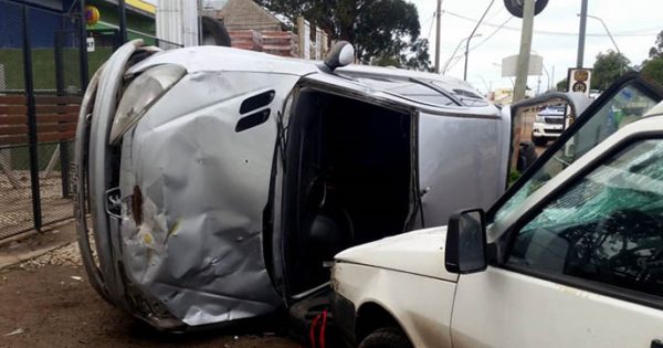 Violento vuelco en Colinas de Peralta Ramos: dos heridos