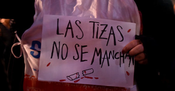 Una marcha de antorchas tras el ataque a la docente de Moreno