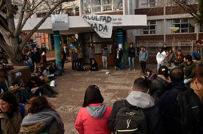 Universidad: siguen las tomas, nuevas asambleas y un festival