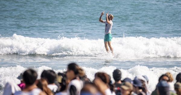 Surf: tras salir campeón mundial, Muñiz se presenta en Portugal