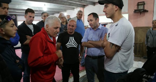 “Látigo” Coggi brindó una clínica de boxeo en Mar del Plata y fue distinguido