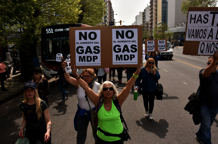 Vecinos protestan contra la suba del gas por la devaluación