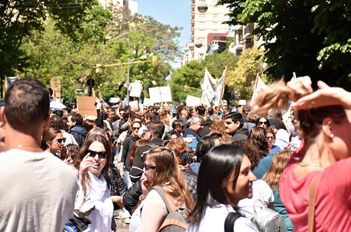 Masiva marcha de municipales: no descartan “medidas extremas”