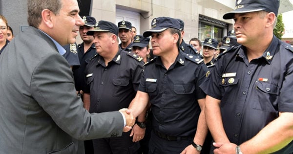 Ritondo inauguró un hotel para policías y entregó patrulleros