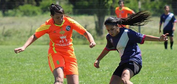 Fútbol femenino: la lucha en la Primera B sigue punto a punto