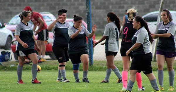 Fútbol femenino: Ciudad Persa mantuvo la categoría