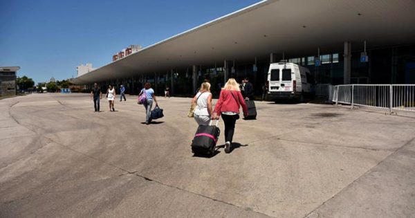 Un año sin solución: maleteros cortan el ingreso de micros a la terminal