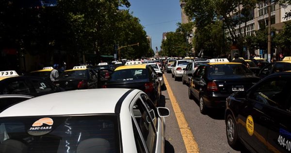 Buscan volver a prorrogar la vida útil de taxis, remises y autos rurales