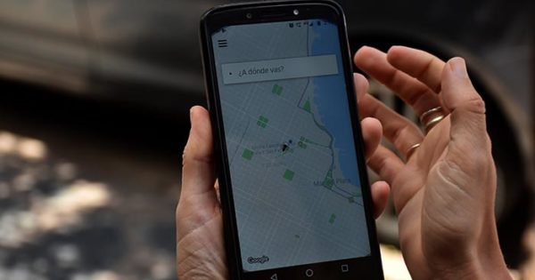 Uber: para frenar la ordenanza, difunden teléfonos de concejales