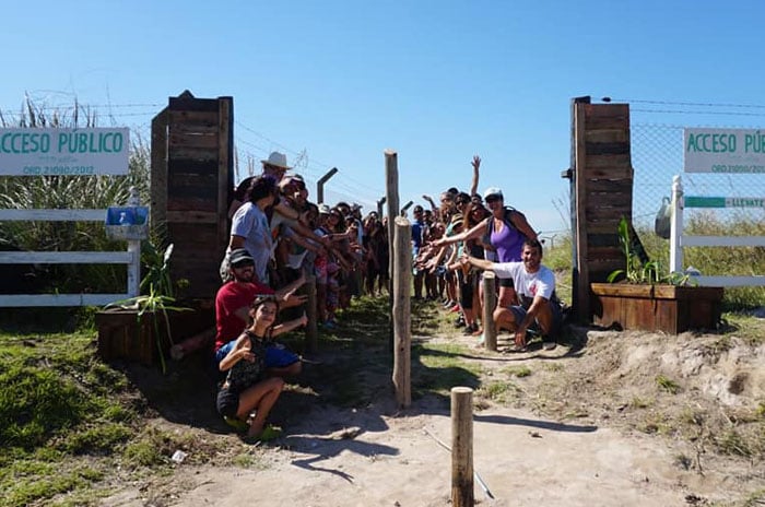 Vecinos reabrieron un acceso público en una playa del Faro