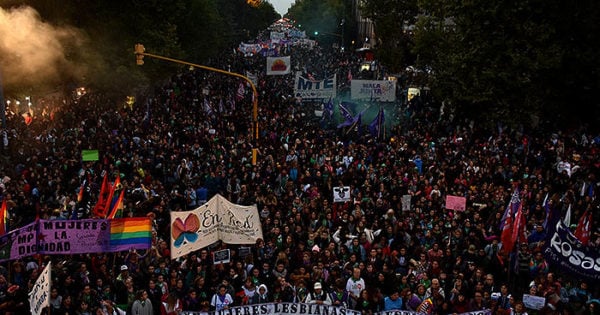 #8M: masiva marcha de mujeres en Mar del Plata