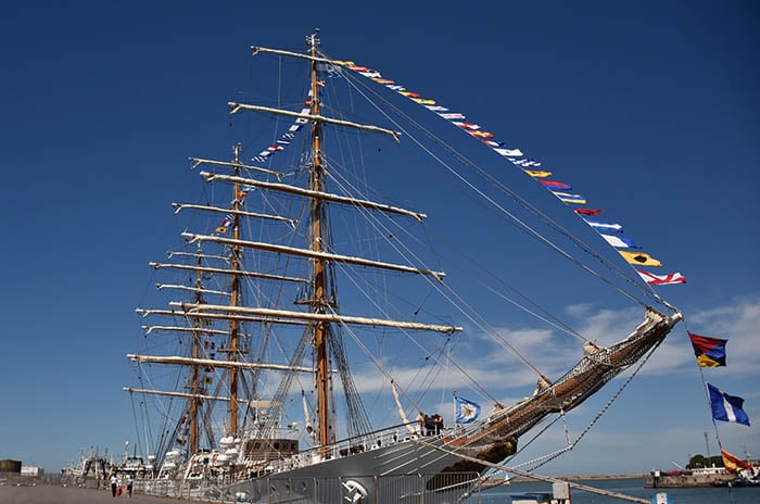Fragata Libertad en Mar del Plata: desfile náutico, acto, música y visitas