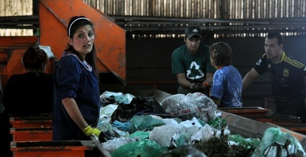 Para Leitao, el Estado “le está dando todo” a los recicladores