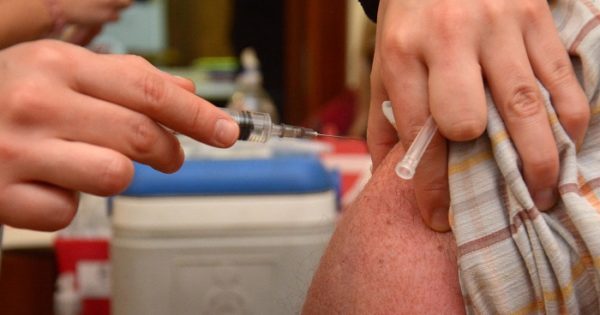 Avanza la aplicación de la vacuna antigripal en diversos centros