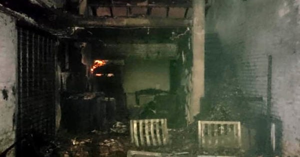 Voraz incendio en una casa de Punta Mogotes