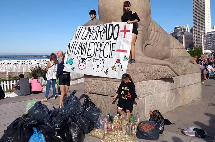 Ambientalistas limpiaron lo que dejó la Falla Valenciana