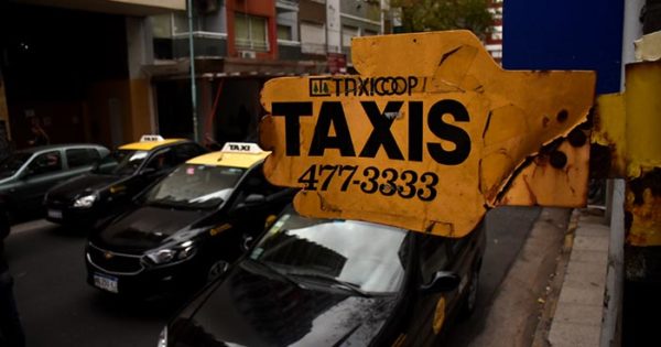 Contundente rechazo de taxistas a la regulación horaria y al GPS